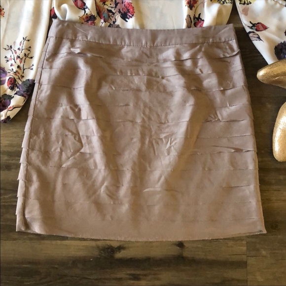Ann Taylor Loft Silk Tiered Blush Skirt size 6P - Picture 2 of 8